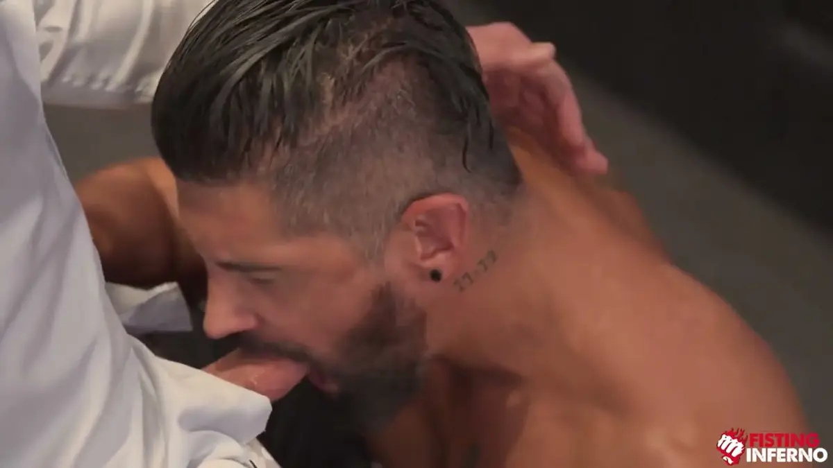 Justin Jett’s Debut Fisting: Alpha Male Takes First Fist